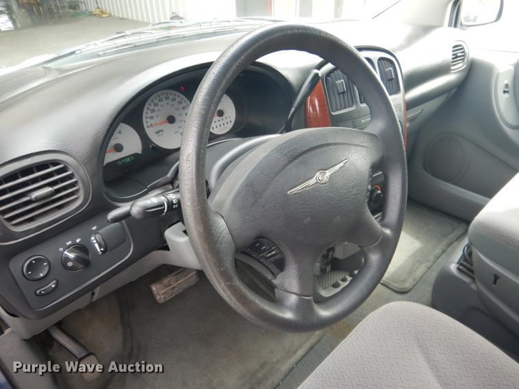 image for item DG5955 2007 Chrysler Town & Country  van