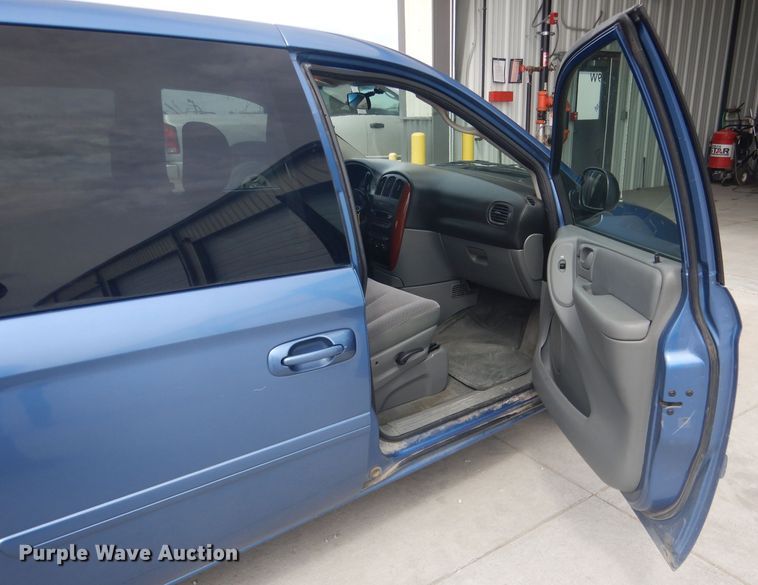 image for item DG5955 2007 Chrysler Town & Country  van
