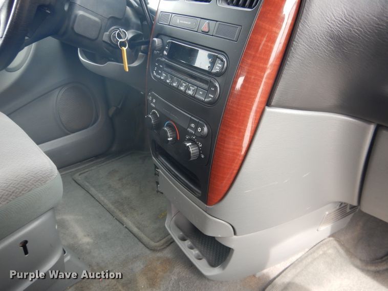 image for item DG5955 2007 Chrysler Town & Country  van