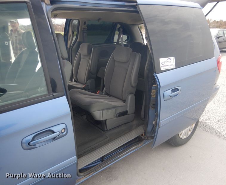 image for item DG5955 2007 Chrysler Town & Country  van