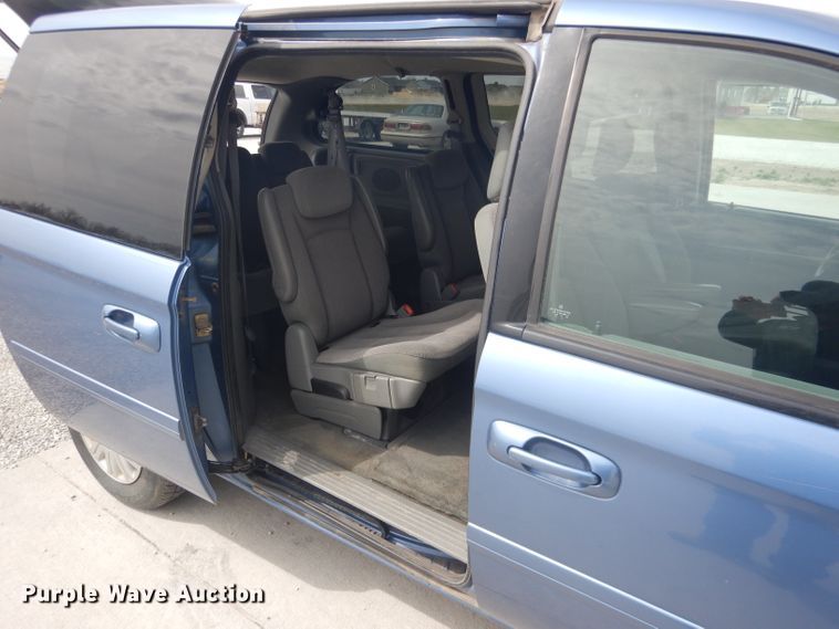 image for item DG5955 2007 Chrysler Town & Country  van