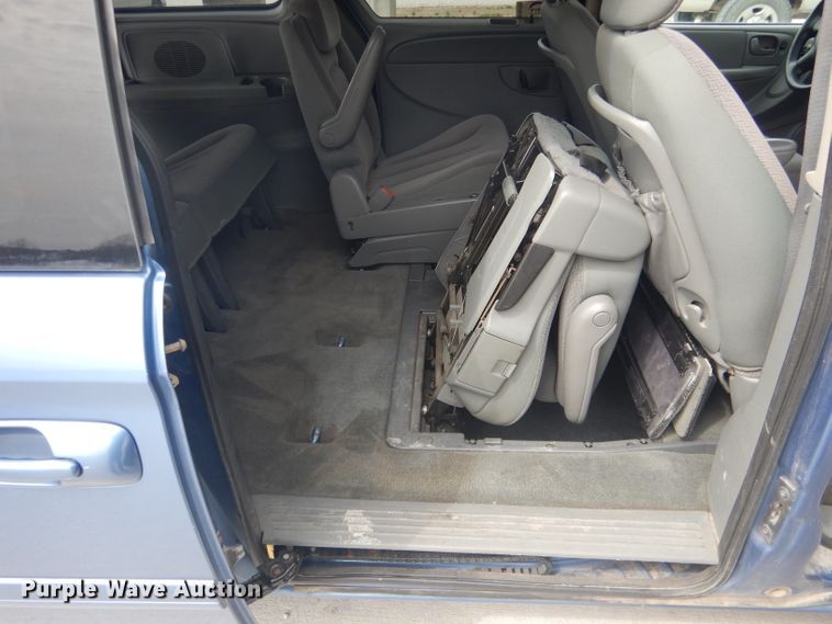 image for item DG5955 2007 Chrysler Town & Country  van