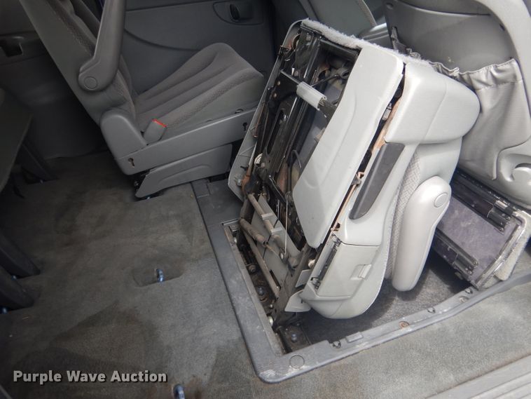 image for item DG5955 2007 Chrysler Town & Country  van