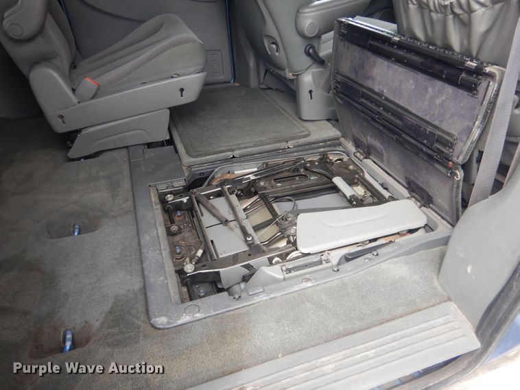image for item DG5955 2007 Chrysler Town & Country  van