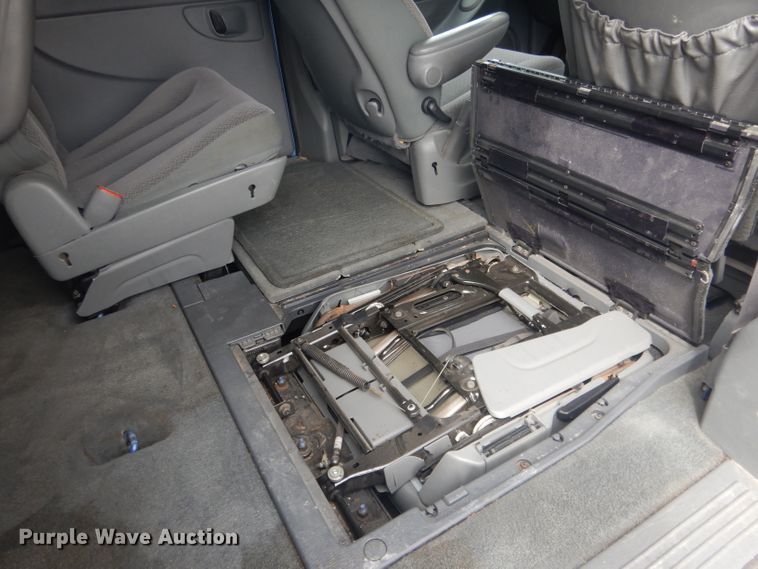 image for item DG5955 2007 Chrysler Town & Country  van