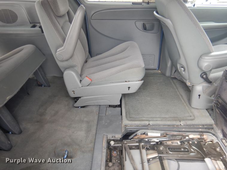 image for item DG5955 2007 Chrysler Town & Country  van