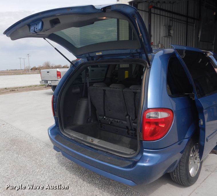 image for item DG5955 2007 Chrysler Town & Country  van