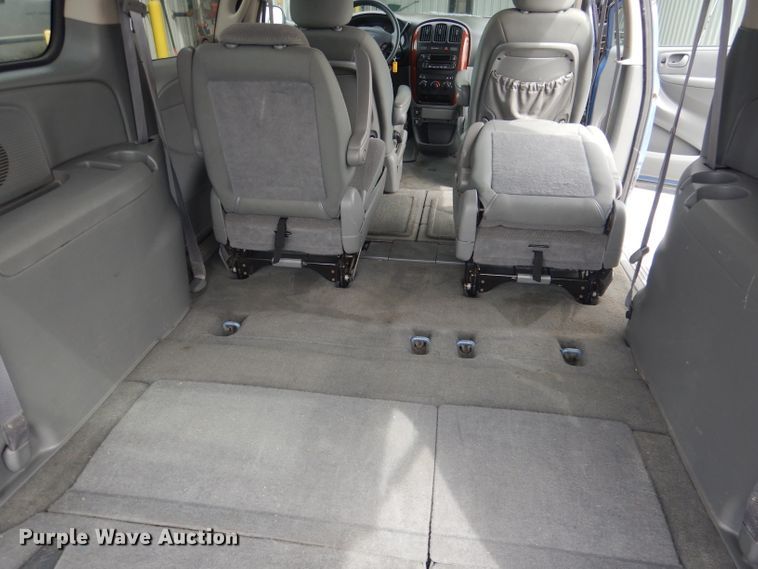 image for item DG5955 2007 Chrysler Town & Country  van