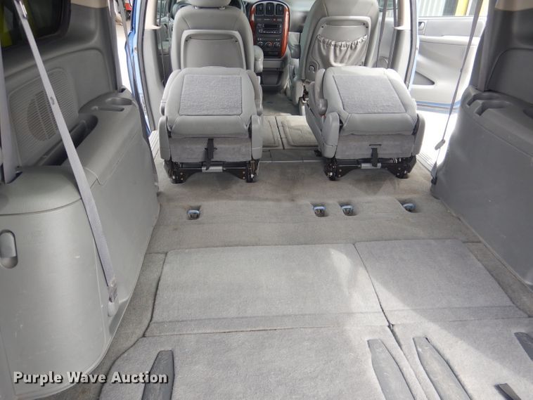 image for item DG5955 2007 Chrysler Town & Country  van