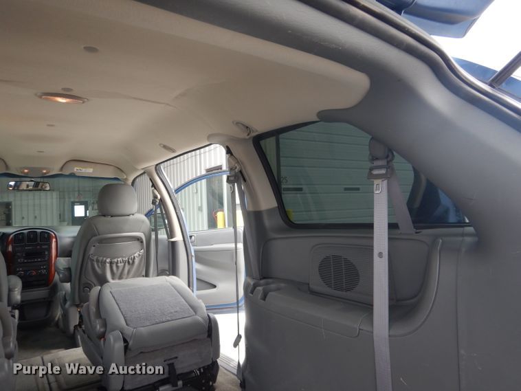 image for item DG5955 2007 Chrysler Town & Country  van
