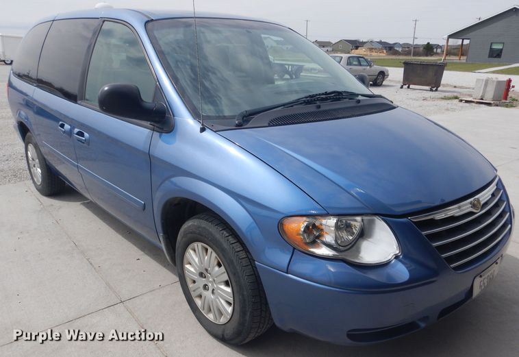 image for item DG5955 2007 Chrysler Town & Country  van