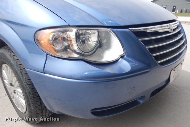 image for item DG5955 2007 Chrysler Town & Country  van