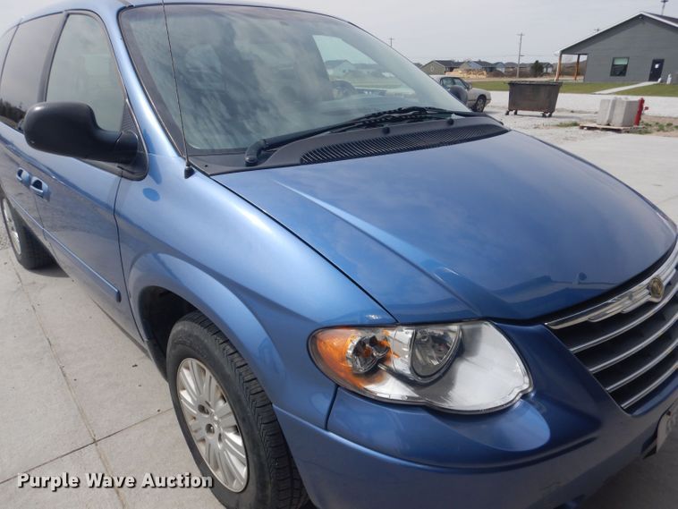 image for item DG5955 2007 Chrysler Town & Country  van