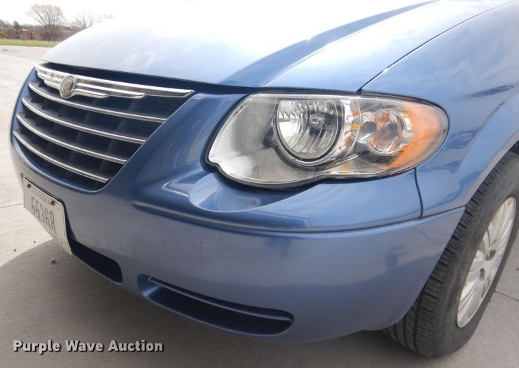 image for item DG5955 2007 Chrysler Town & Country  van