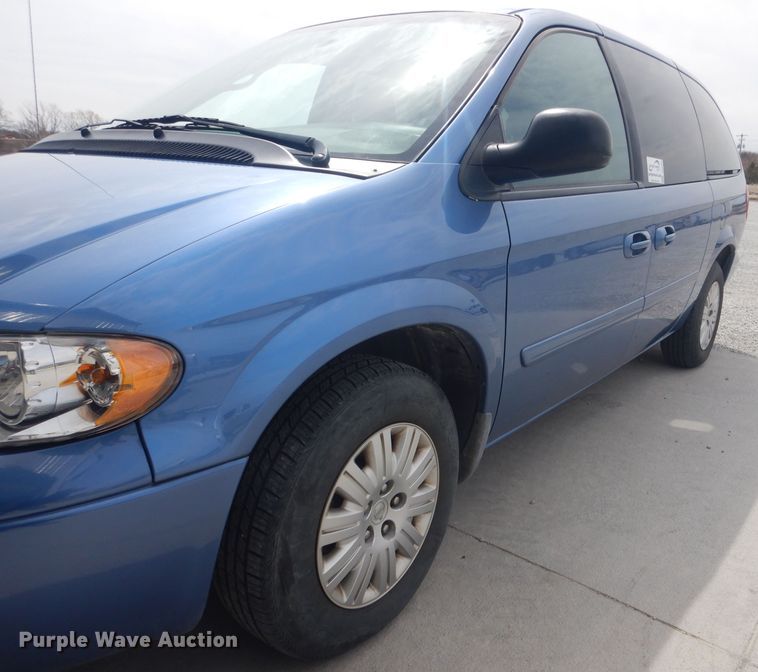 image for item DG5955 2007 Chrysler Town & Country  van
