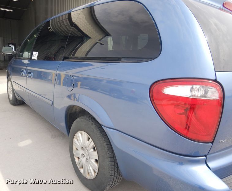 image for item DG5955 2007 Chrysler Town & Country  van