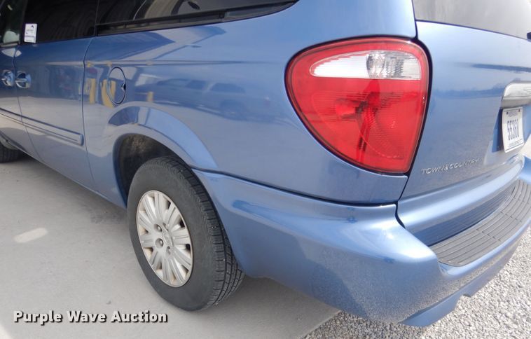 image for item DG5955 2007 Chrysler Town & Country  van