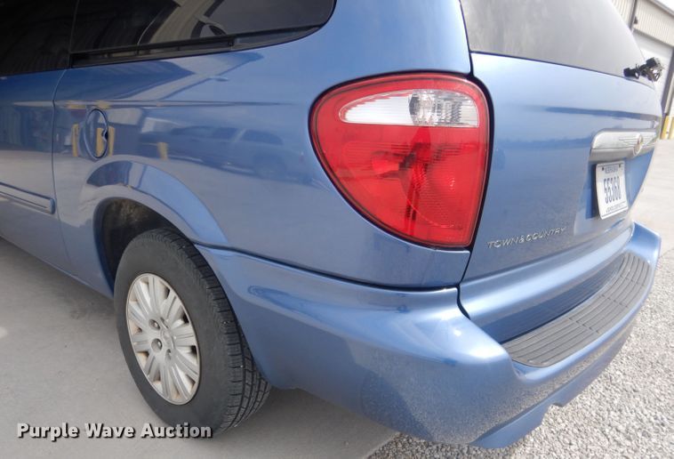 image for item DG5955 2007 Chrysler Town & Country  van