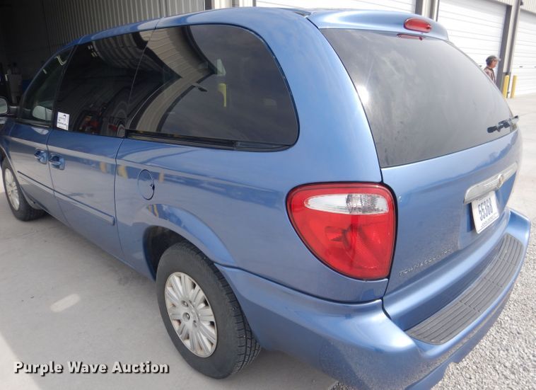 image for item DG5955 2007 Chrysler Town & Country  van