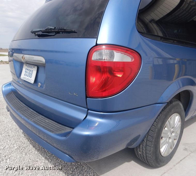 image for item DG5955 2007 Chrysler Town & Country  van
