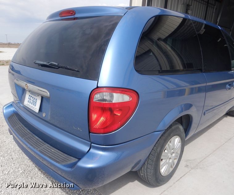 image for item DG5955 2007 Chrysler Town & Country  van