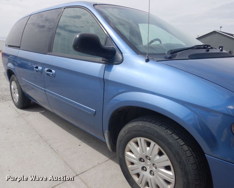 image for item DG5955 2007 Chrysler Town & Country  van