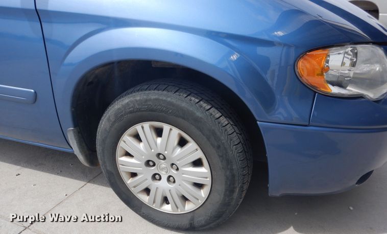 image for item DG5955 2007 Chrysler Town & Country  van