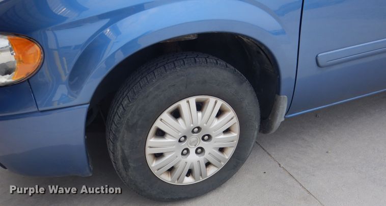 image for item DG5955 2007 Chrysler Town & Country  van