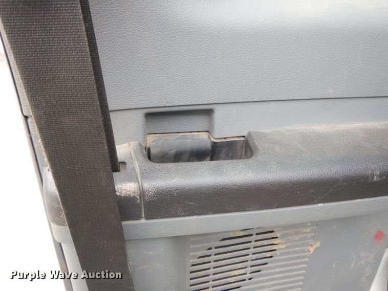 image for item DG6417 2011 Ford F450 Super Duty XL SuperCab flatbed truck