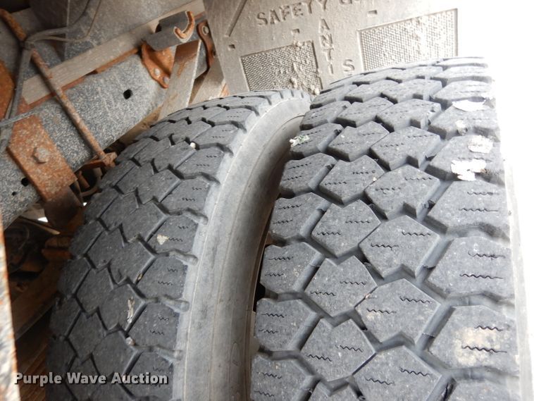 image for item DG6417 2011 Ford F450 Super Duty XL SuperCab flatbed truck