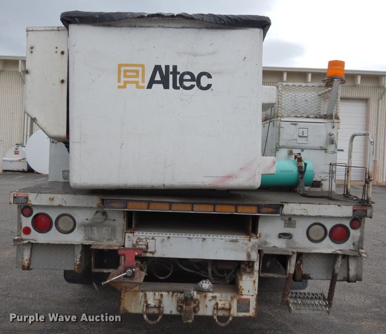 image for item DG6419 2001 Freightliner FL70 bucket truck