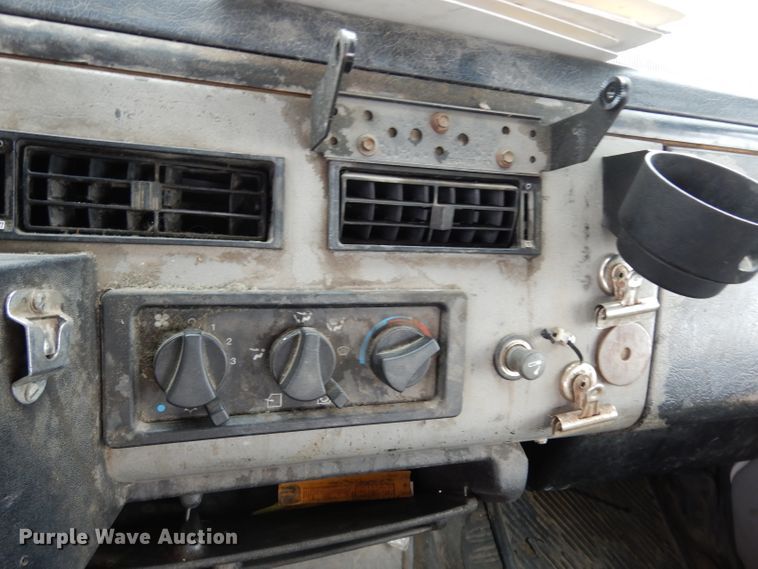 image for item DG6419 2001 Freightliner FL70 bucket truck