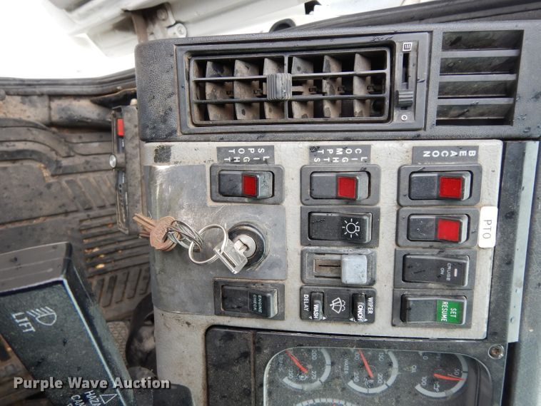 image for item DG6419 2001 Freightliner FL70 bucket truck