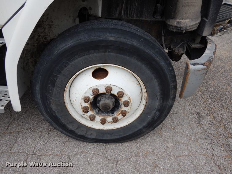 image for item DG6419 2001 Freightliner FL70 bucket truck