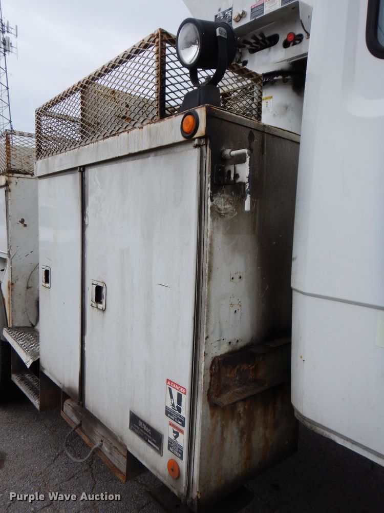 image for item DG6419 2001 Freightliner FL70 bucket truck