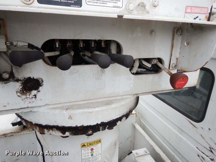 image for item DG6419 2001 Freightliner FL70 bucket truck