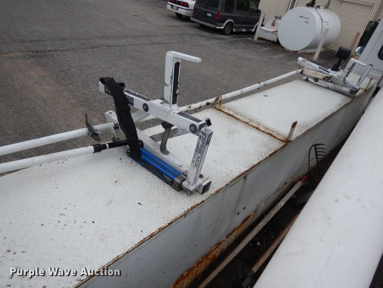 image for item DG6419 2001 Freightliner FL70 bucket truck