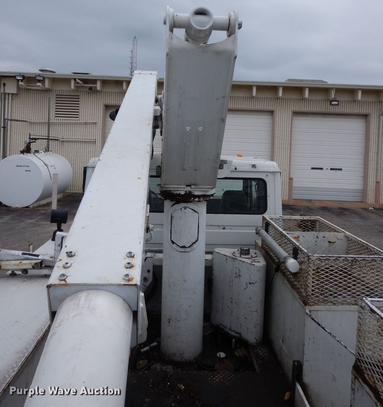 image for item DG6419 2001 Freightliner FL70 bucket truck