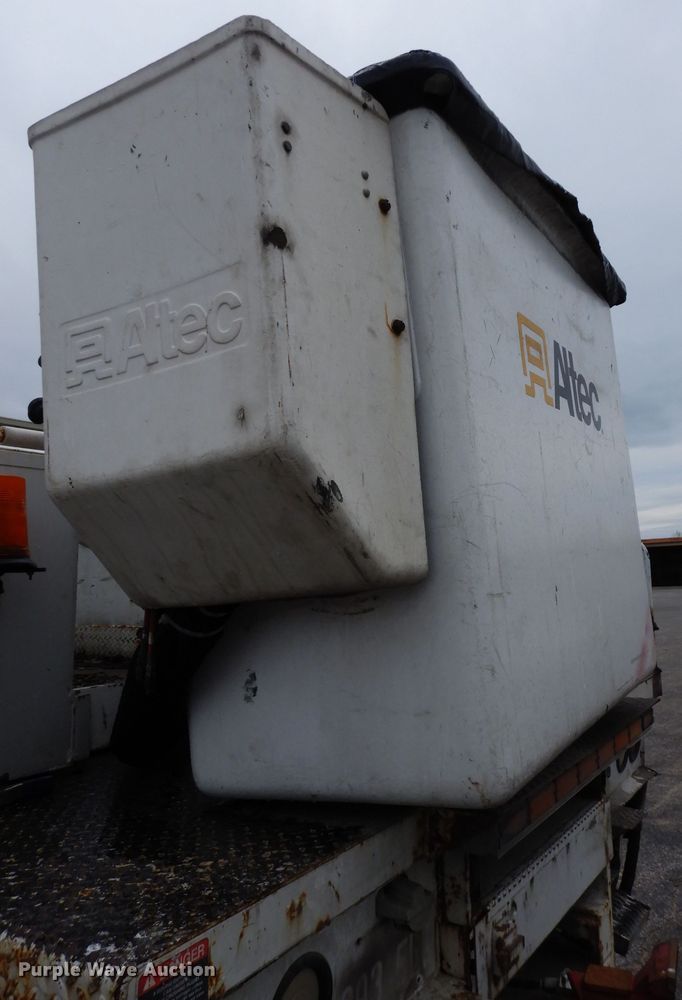 image for item DG6419 2001 Freightliner FL70 bucket truck