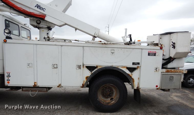 image for item DG6419 2001 Freightliner FL70 bucket truck