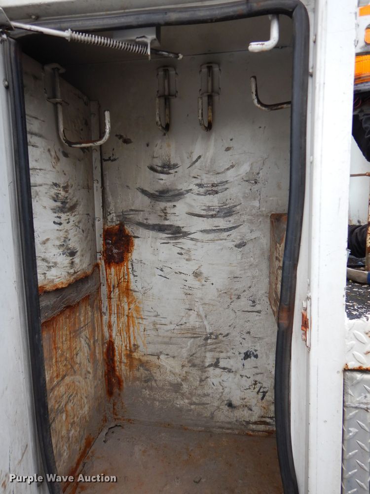 image for item DG6419 2001 Freightliner FL70 bucket truck