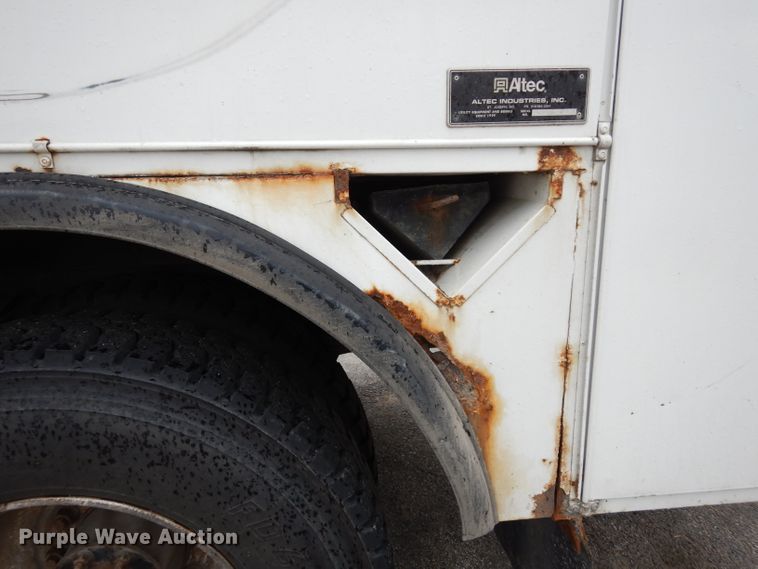 image for item DG6419 2001 Freightliner FL70 bucket truck