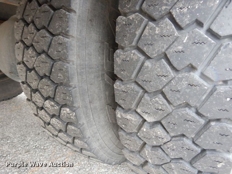 image for item DG6419 2001 Freightliner FL70 bucket truck