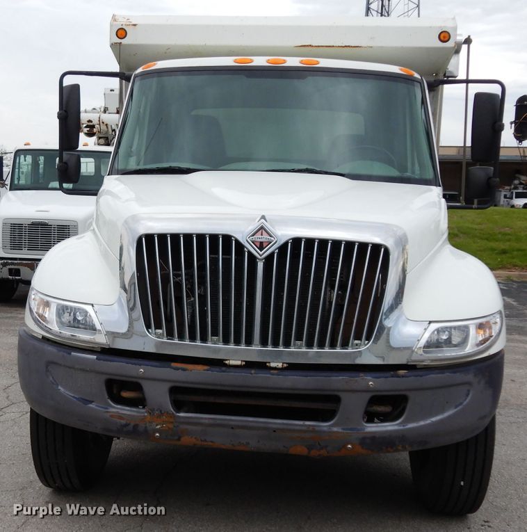 image for item DG6420 2004 International 4400 dump truck
