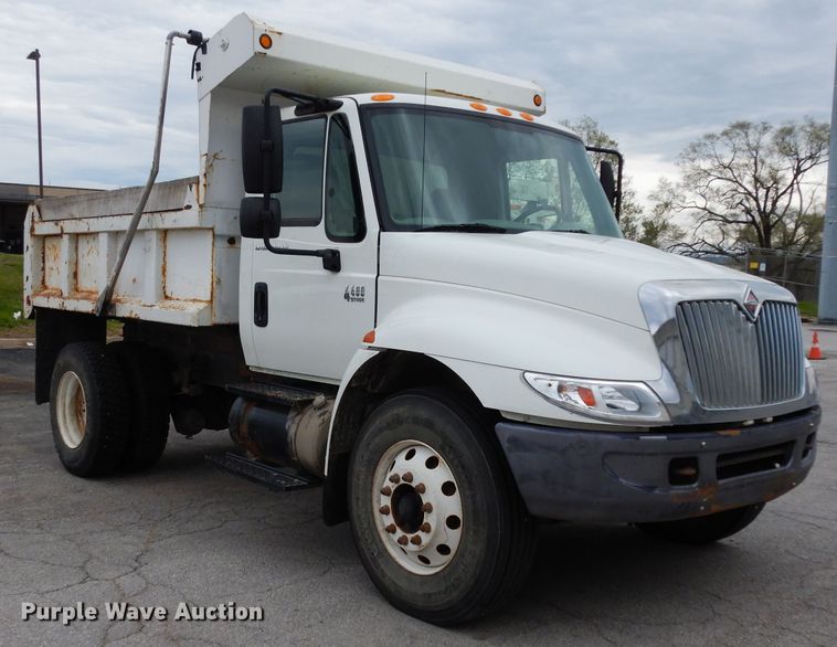 image for item DG6420 2004 International 4400 dump truck