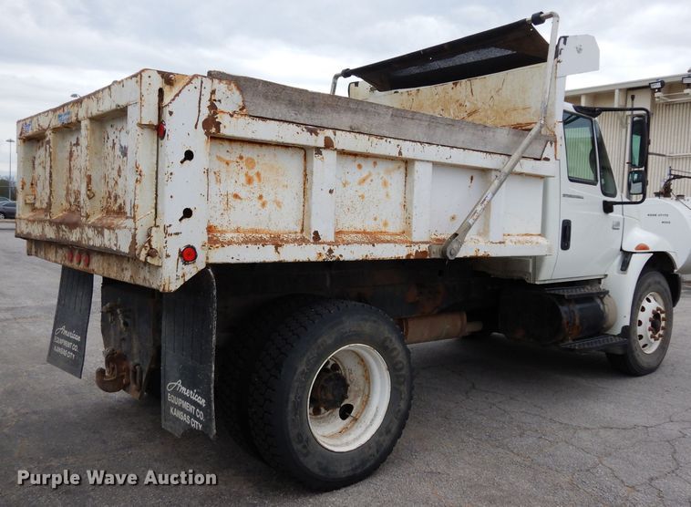 image for item DG6420 2004 International 4400 dump truck