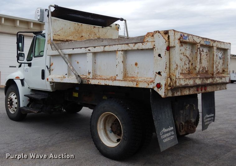 image for item DG6420 2004 International 4400 dump truck