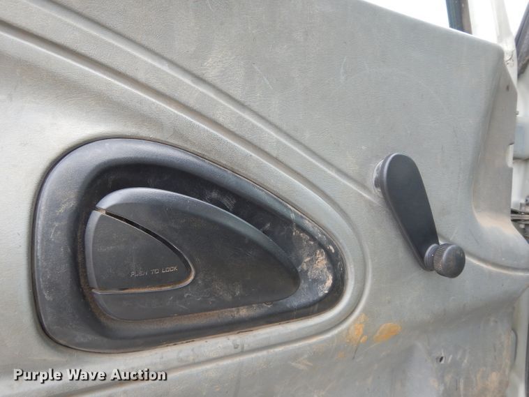 image for item DG6420 2004 International 4400 dump truck