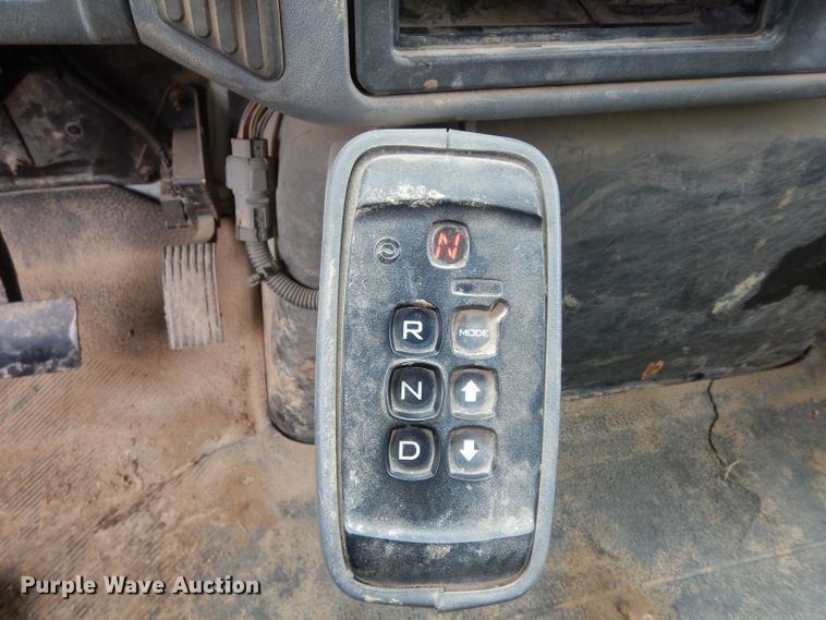 image for item DG6420 2004 International 4400 dump truck