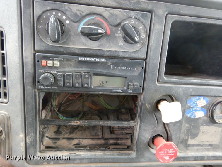 image for item DG6420 2004 International 4400 dump truck